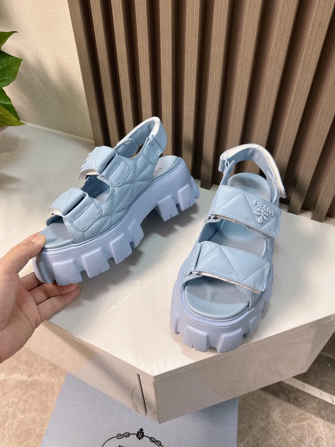 👟👟Ex-factory price 560👟👟 Prada New sandal series for summer Thick-soled sandals This is a must-have for summer. It feels soft and delicate on the feet and is extremely comfortable. You can mix it with you at will. Original molded midsole. Original foaming technology tooth outsole, size 35-41.